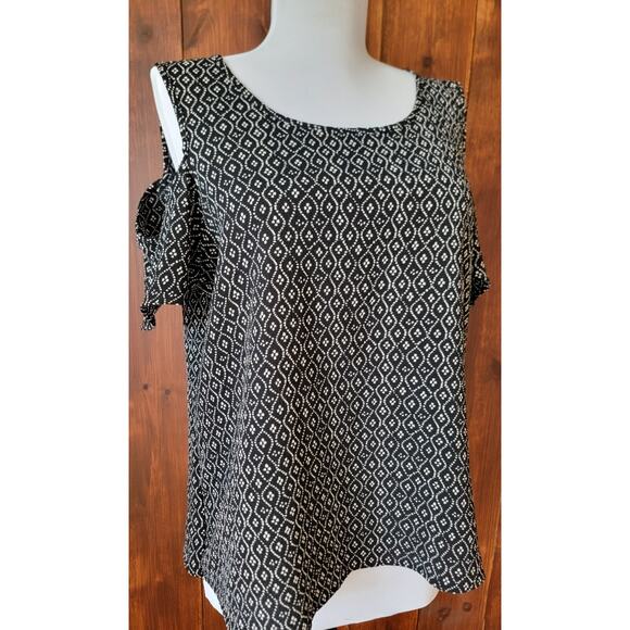 Meraki Women’s L Cold Shoulder Black Top Cream Floral Flutter Sleeves Cape Back - Picture 3 of 16